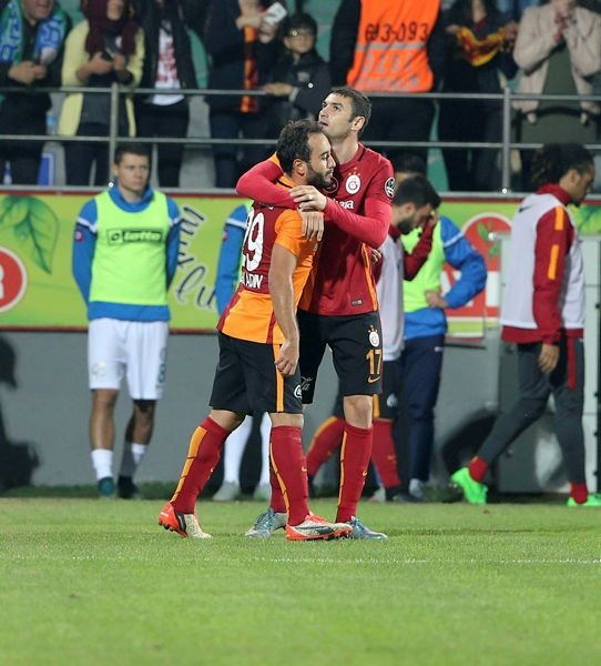 Galatasaray’a büyük şok! Transfer yasağı...