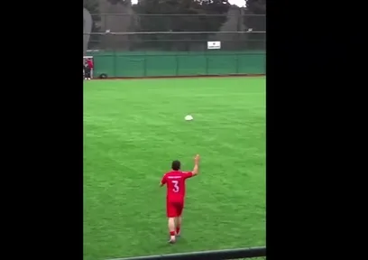 Maçta martıya top çarptı! Futbolcular kalp masajı yaptı