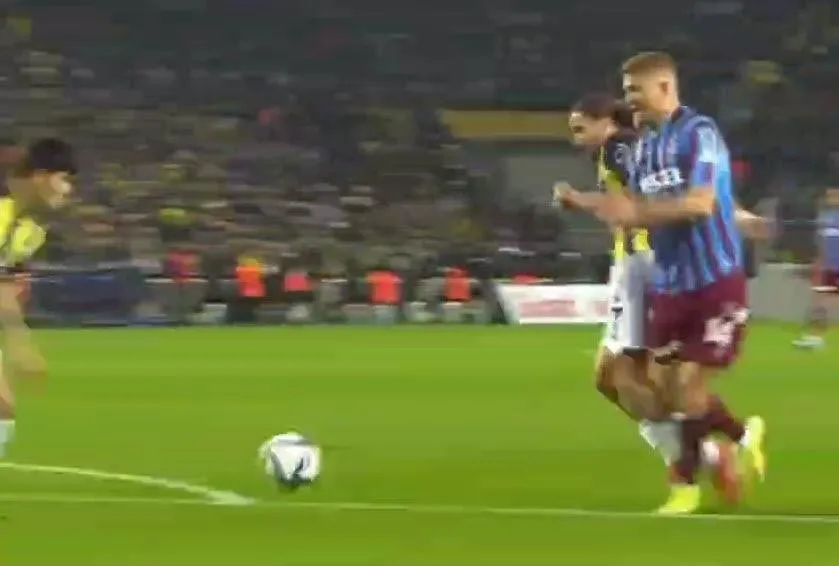 Trabzonspor Fenerbahçe maçında penaltı bekledi! İşte o pozisyon - 1