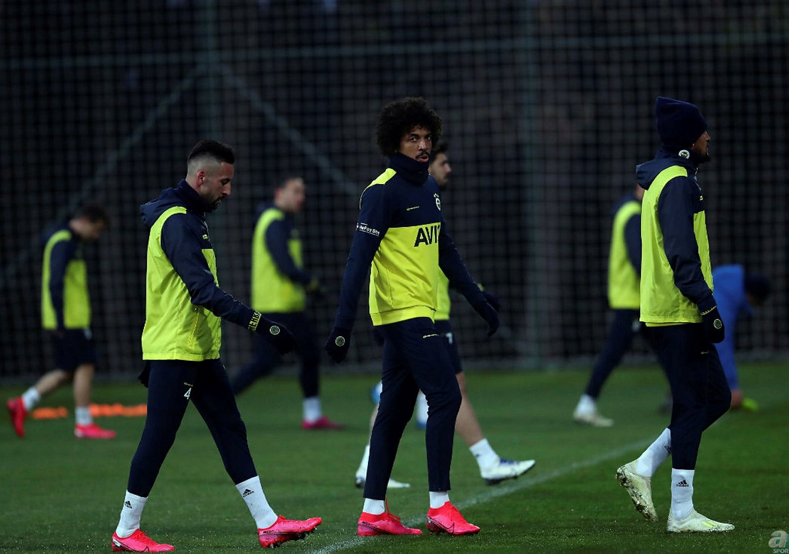 Fenerbahçe’de 2 sürpriz ayrılık yolda! Satış listesine kondular