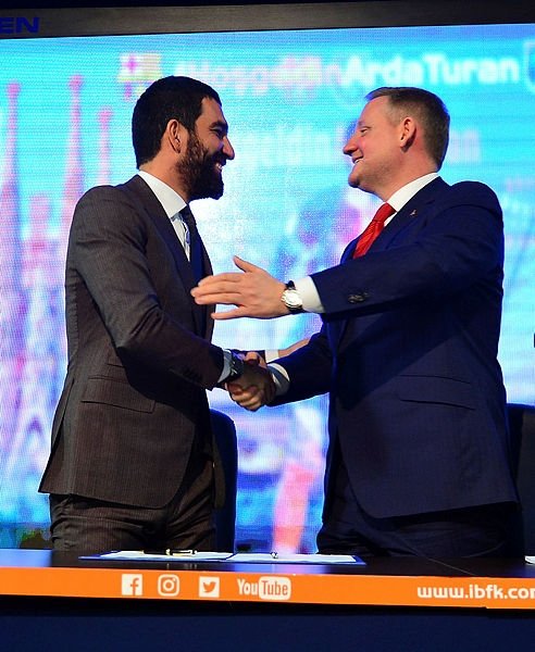 Arda Turan resmen Başakşehir’de