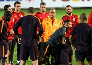 Fatih Terim'den oyunculara sert uyarı