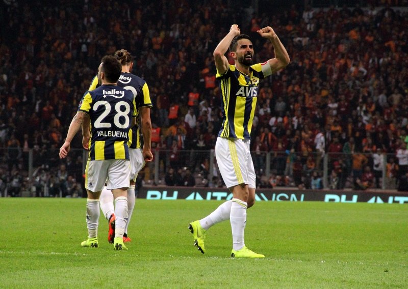 Fenerbahçe’de 2 yıldız kadroda yok!