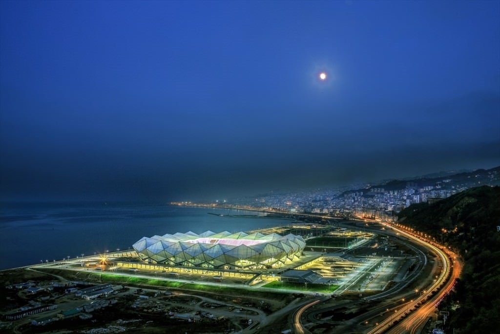 Akyazı Stadı’nda çim serimi bitti
