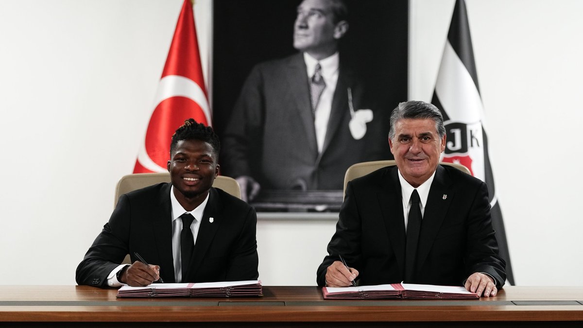 Beşiktaş El Bilal Toure'yi resmen açıkladı!