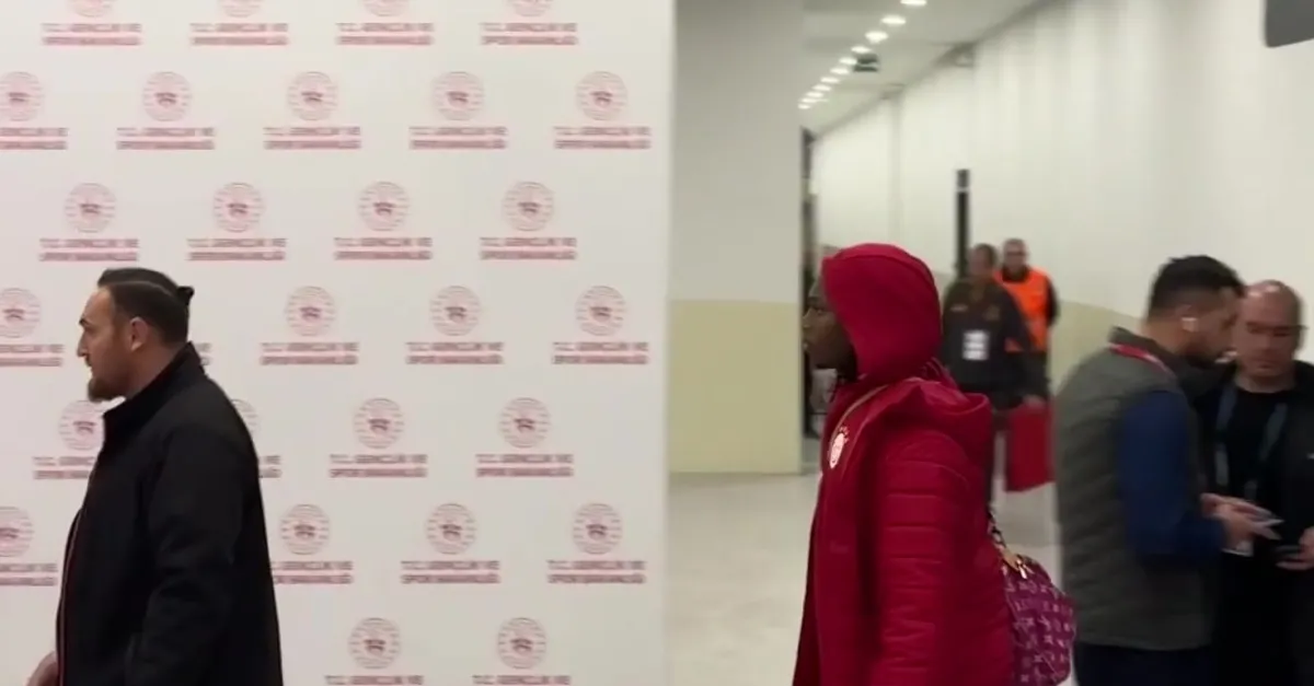 Rafael Leao stattan böyle ayrıldı!