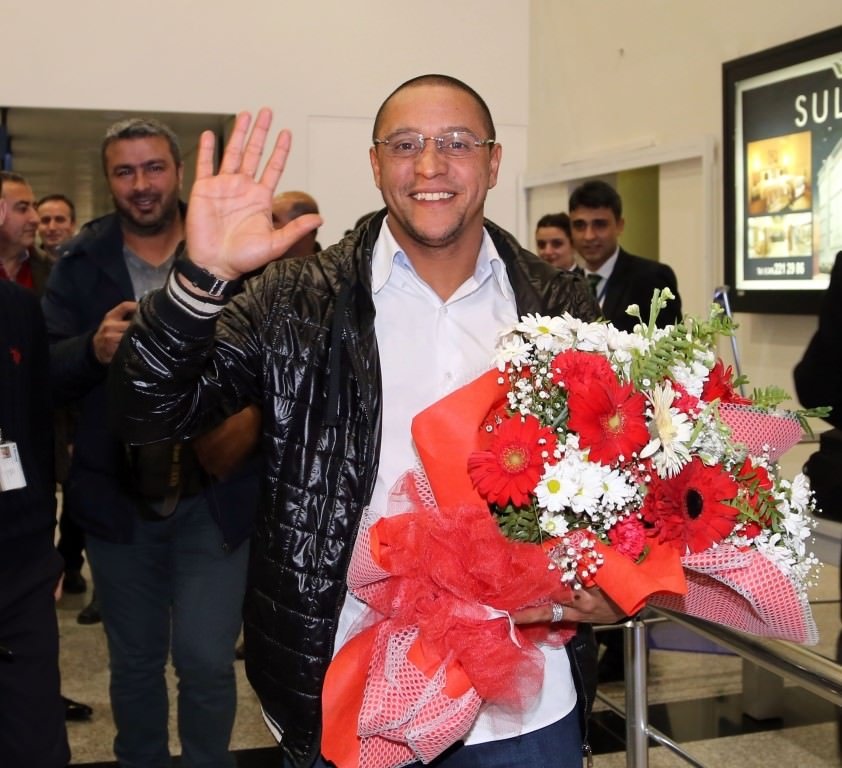 Fenerbahçe’den Roberto Carlos açıklaması