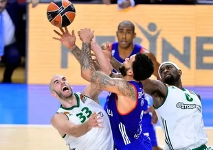 Anadolu Efes'ten, Panathinaikos zaferi