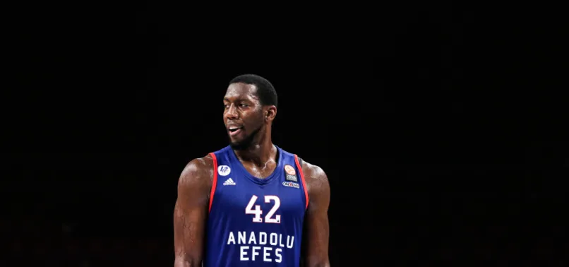 Anadolu Efes Dunston ile sözleşme yeniledi