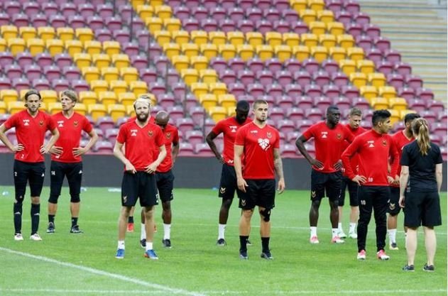 9-0’dan maçı çevirdiler