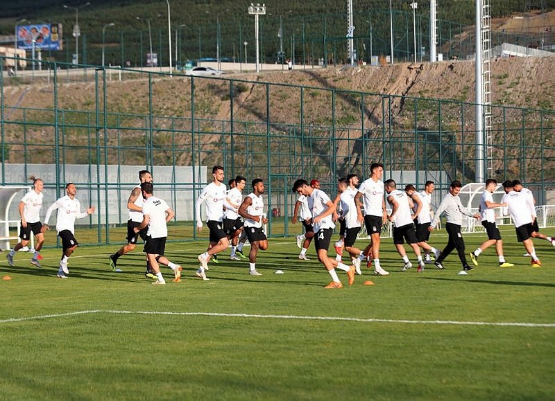 Beşiktaş ’yeni’lere acımıyor!
