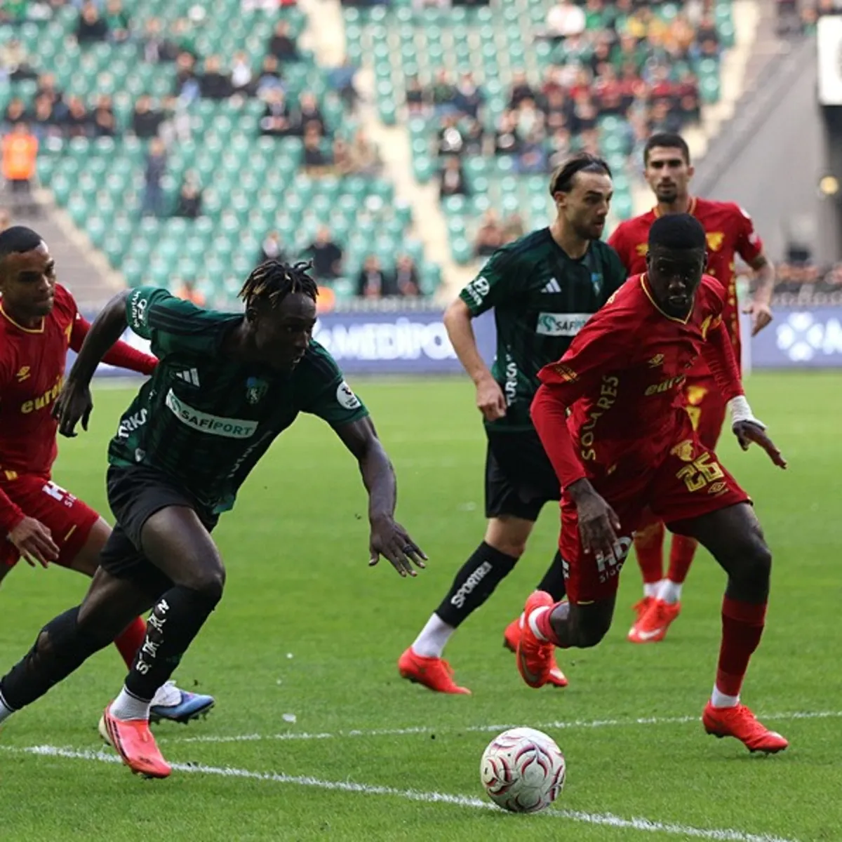 Göztepe, Kocaelispor deplasmanından galip ayrıldı