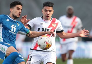 Falcao 1 yıl daha İspanya'da kalıyor!