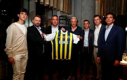Fenerbahçe Kulübü Başkanı Ali Koç, Jorge Jesus ile bir araya geldi