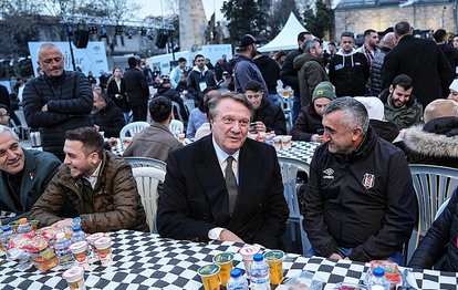 Beşiktaş Başkanı Hasan Arat iftar yemeğinde taraftarlarla buluştu!