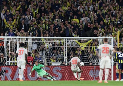 F.Bahçe-Nice maçında penaltı kararı!