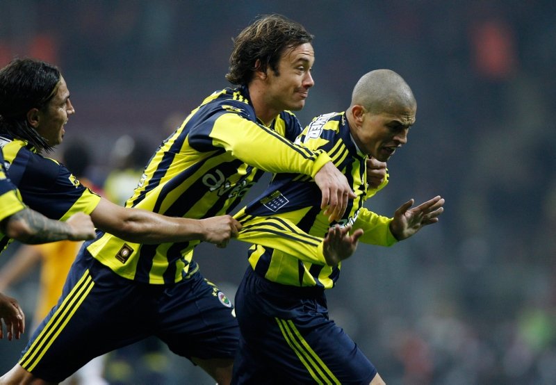 Alex: Fenerbahçe isterse oyuncu bakarız