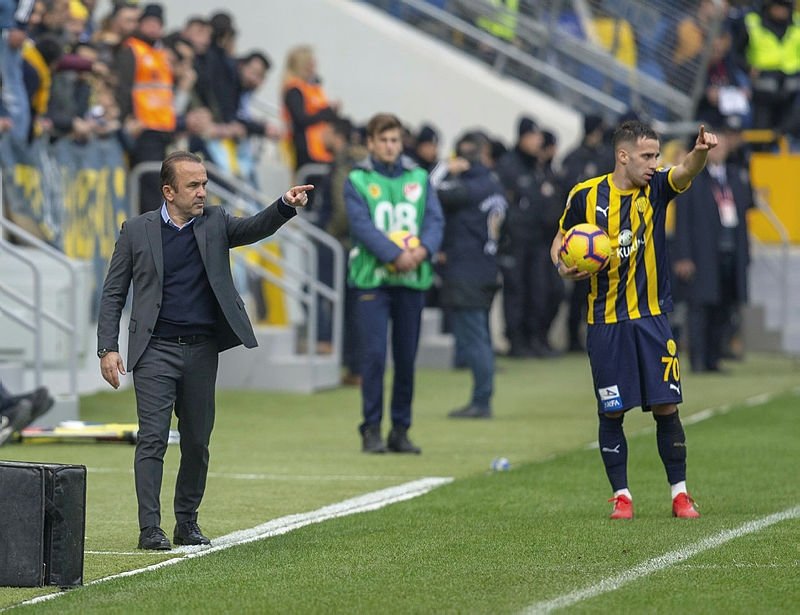 Golden sonra kendini yerde buldu!