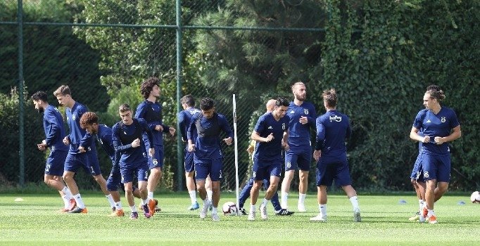 Fenerbahçe’de iki isim için karar verildi