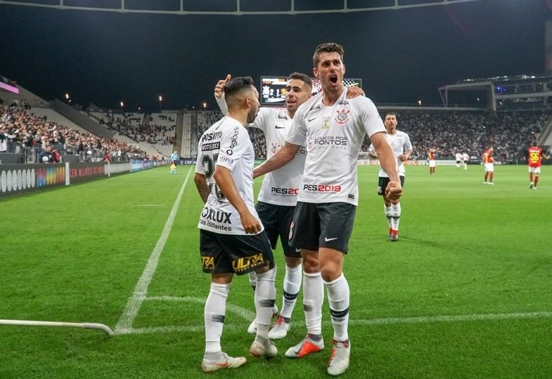 Fenerbahçe’ye sürpriz sol bek!