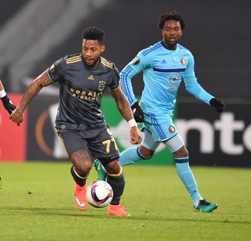 Feyenoord - Fenerbahçe mücadelesinden kareler