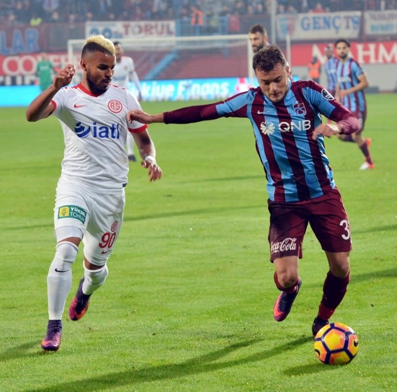 Trabzonspor-Antalyaspor karşılaşmasından kareler