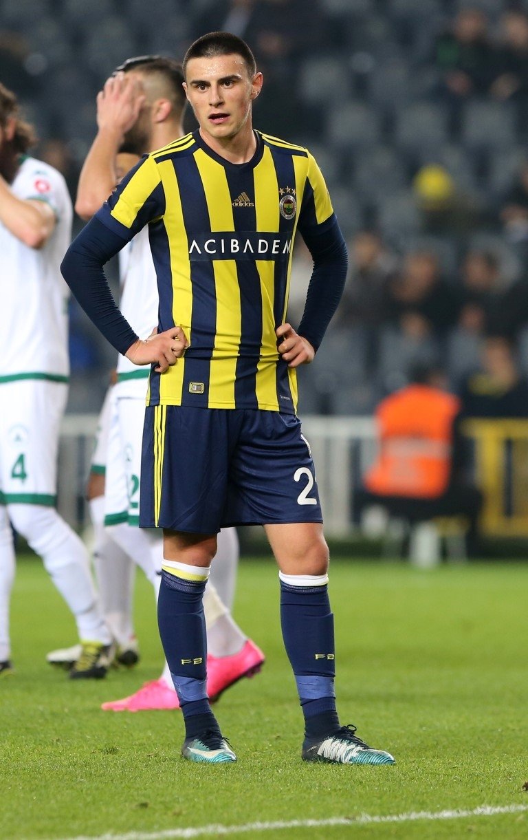 Eljif Elmas kiralanıyor!