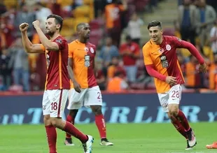 Galatasaray lig perdesini evinde açıyor!