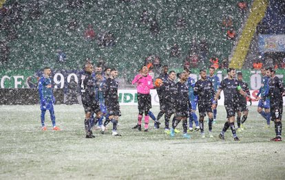 Süper Lig’de Çaykur Rizespor - Antalyaspor karşılaşması yoğun kar yağışı nedeniyle ertelendi!