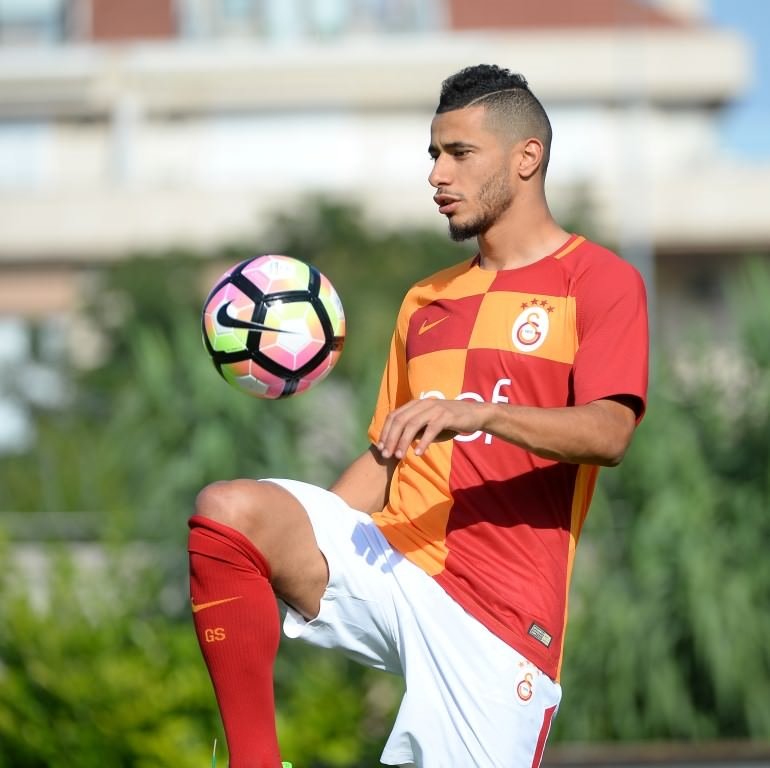 Taraftar sordu, Belhanda cevapladı