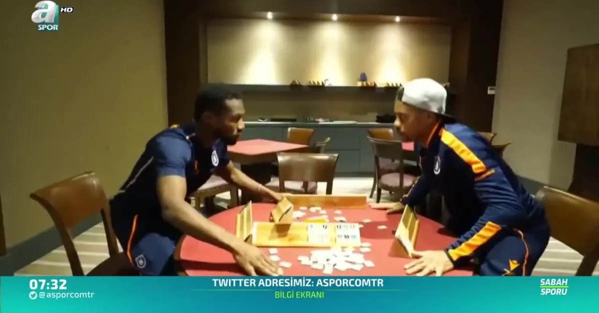 Robinho ve Azubuike'den "Çiçek Abbas" atışması