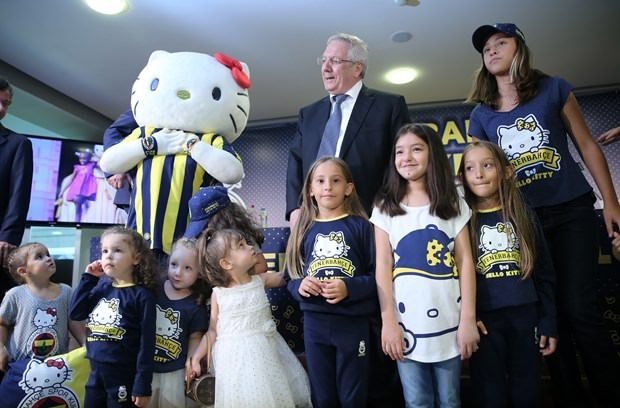 Fenerbahçe-Hello Kitty iş birliğinde imzalar atıldı