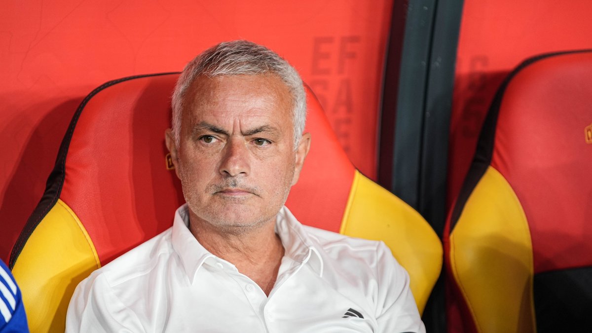 Fenerbahçe'de Jose Mourinho açıklamalarda bulundu! Kerem... Fenerbahçe'de Jose Mourinho açıklamalarda bulundu! Kerem...