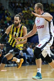 Fenerbahçe, Euroleague ilk maçını zor kazandı