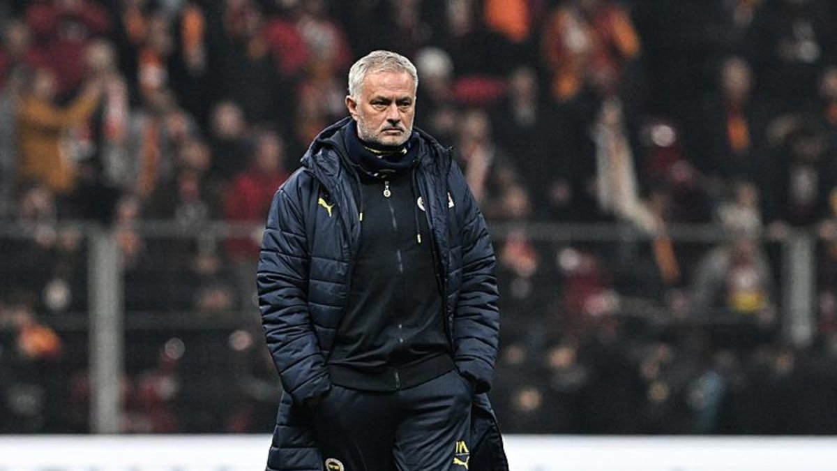 TRANSFER HABERLERİ | Fenerbahçe'de Mourinho'dan o isme izin çıkmadı! TRANSFER HABERLERİ | Fenerbahçe'de Mourinho'dan o isme izin çıkmadı!