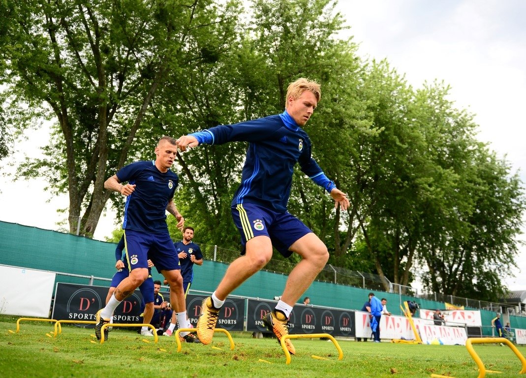 Simon Kjaer eve dönüyor