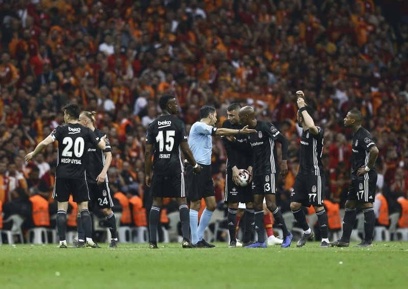 Galatasaray’dan Beşiktaş maçı sonrası ’şampiyonluk’ kutlaması! İşte o görüntüler