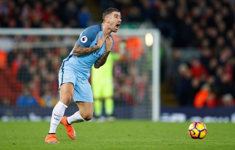 Fenerbahçe’ye Kolarov’dan kötü haber