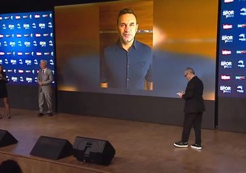 Okan Buruk Yılın Şampiyon Teknik Direktörü seçildi