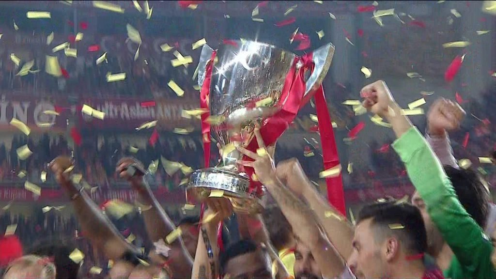 Aslan kupasını kaldırdı!