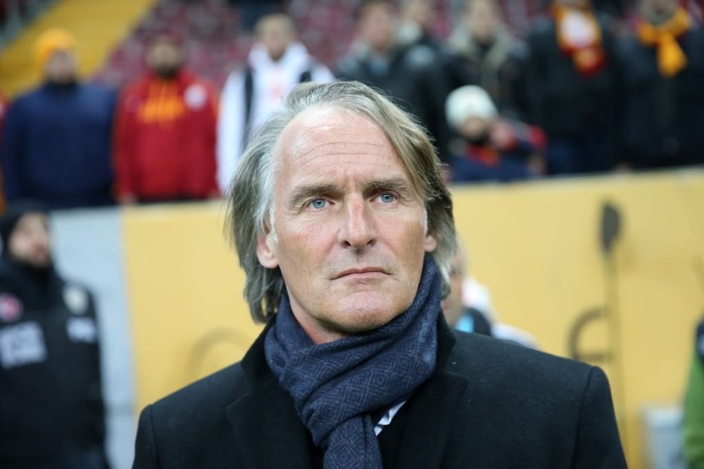 Erman Toroğlu Riekerink’i topa tuttu