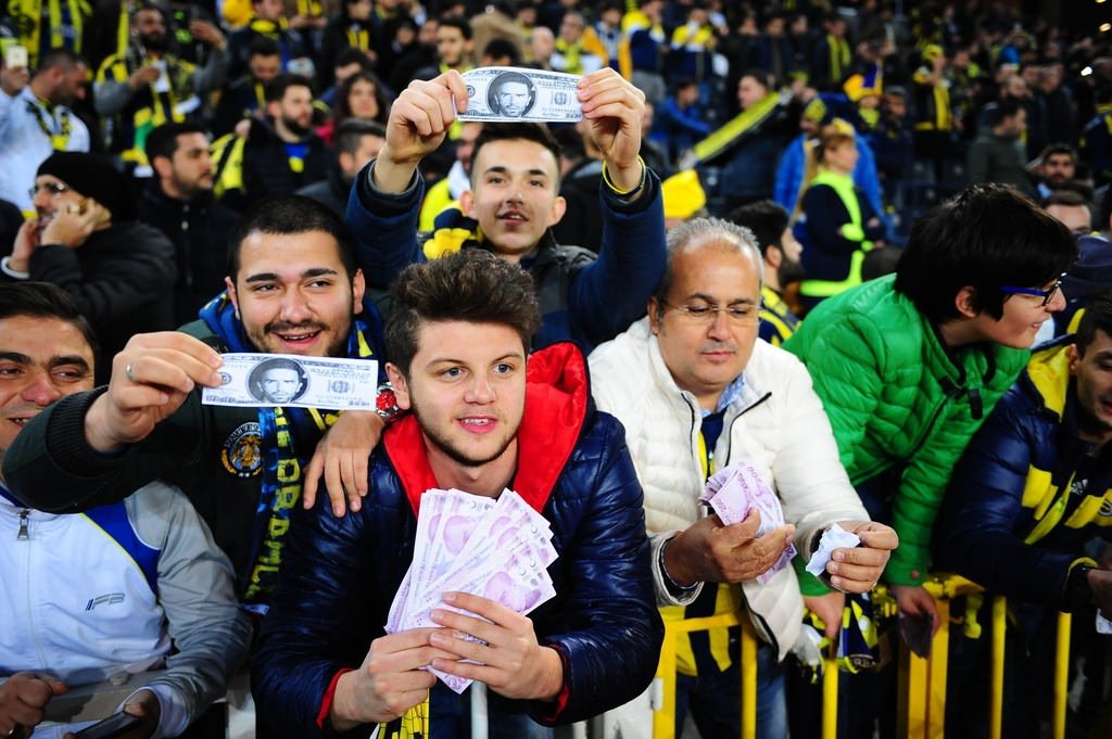 Fenerbahçe taraftarından Gökhan Gönül’e protesto!