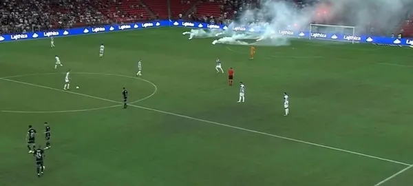 Tirana Beşiktaş maçı gecikmeli başladı! Maç öncesi olay - 2
