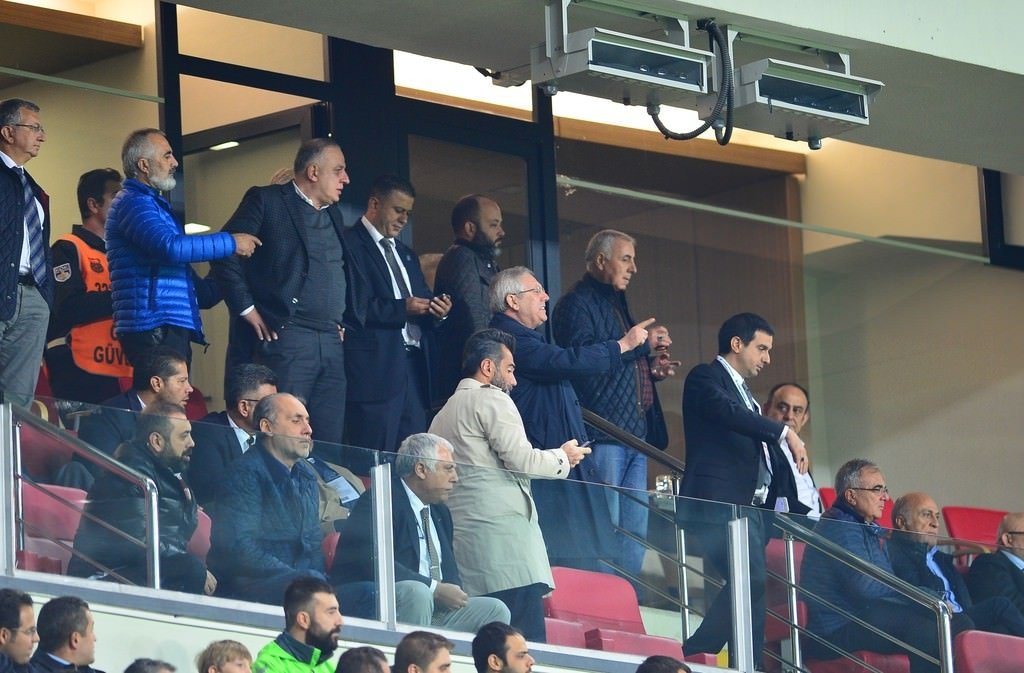 Konya’da olay! Aziz Yıldırım çıldırdı!