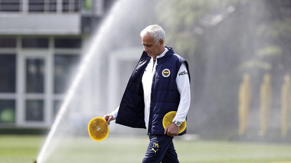 Fenerbahçe için son şans! İşte Mourinho'nun RAMS Başakşehir maçı 11'i Fenerbahçe için son şans! İşte Mourinho'nun RAMS Başakşehir maçı 11'i