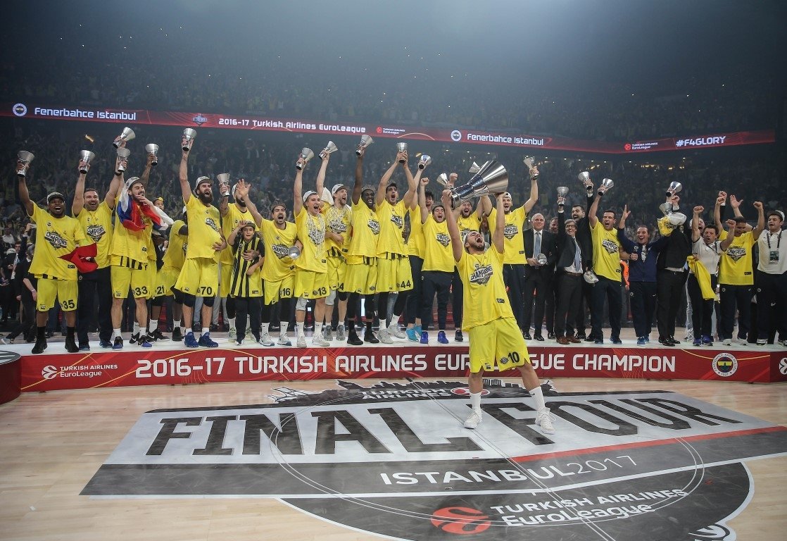 Datome söz verdi, saçlarını kestirdi