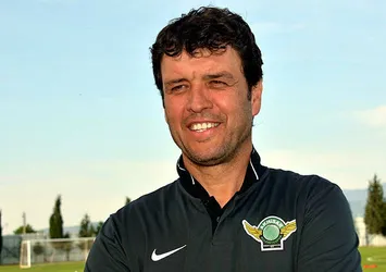 Akhisarspor’da Cihat Arslan imzayı attı