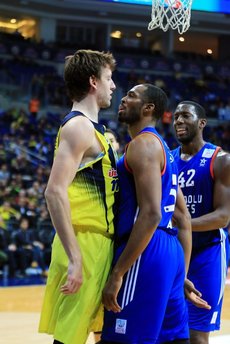 Vesely ve Brown birbirine girdi