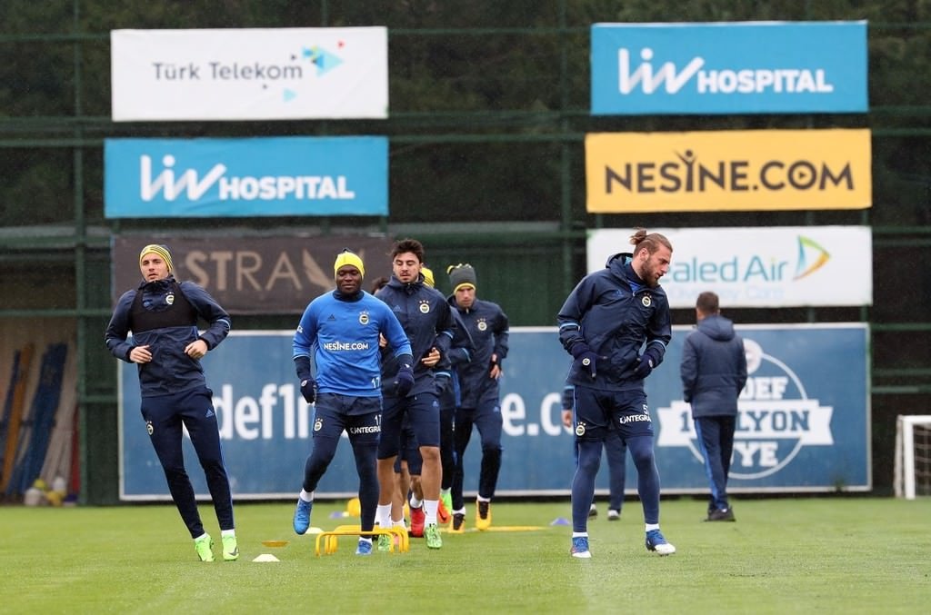 Fenerbahçeli futbolcular Advocaat’tan rahatsız
