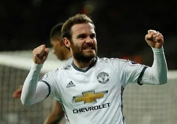 Juan Mata, ManU ile uzattı!